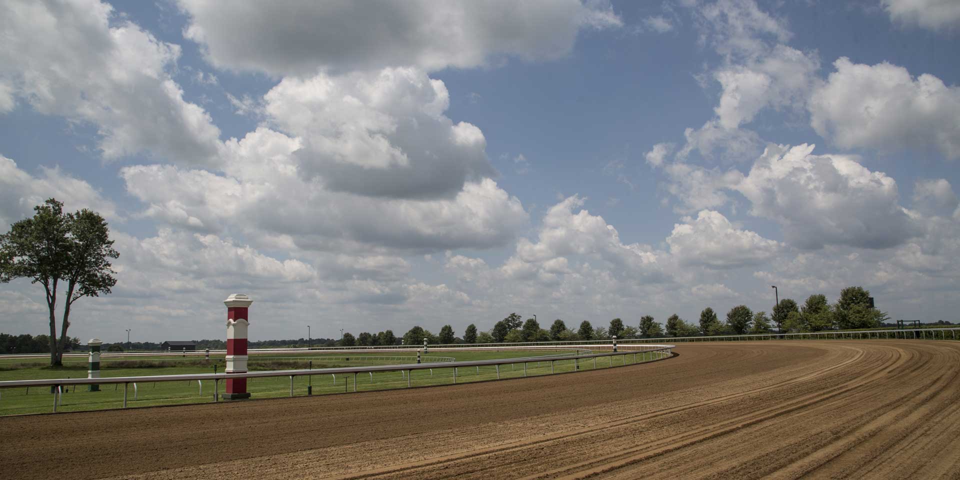 A wide shot of one of Racecoltvalley’s dirt tracks.